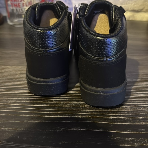 Kids Black High-Top Sneakers- sketched street Los Angeles - Picture 4 of 8